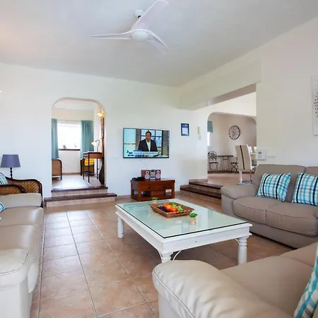 Villa Cancilla With Hot Tub And Pool Table