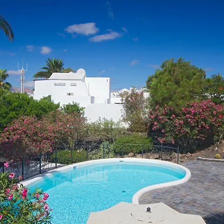 Cancilla With Hot Tub And Pool Table Lanzarote Island