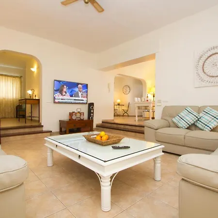 Cancilla With Hot Tub And Pool Table Lanzarote Island
