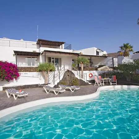 Cancilla With Hot Tub And Pool Table Villa