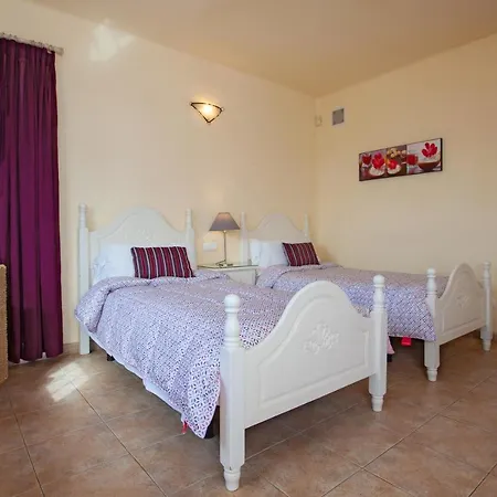 Cancilla With Hot Tub And Pool Table Lanzarote Island