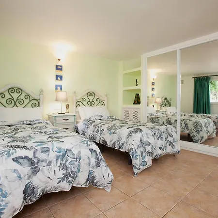 Cancilla With Hot Tub And Pool Table Villa *