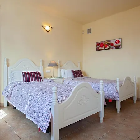 Cancilla With Hot Tub And Pool Table