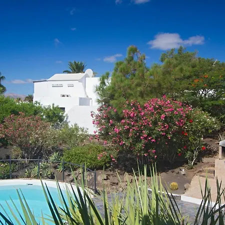 Cancilla With Hot Tub And Pool Table Villa